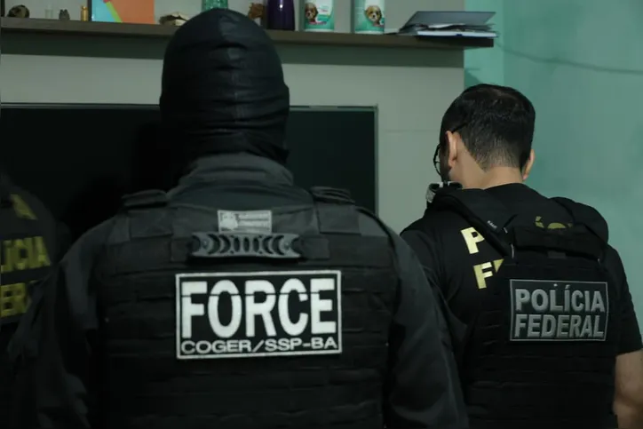 Imagem ilustrativa da imagem PF mira ex-PM suspeito de fraudar registro de CAC para obter arma em Salvador