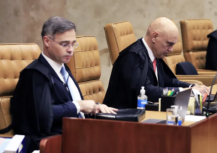 PGR apontou abuso de poder pelo relator do caso, ministro André Mendonça, que aparece sentado ao lado de Alexandre de Moraes