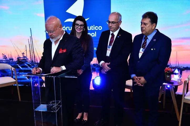 Assinatura do termo de compromisso