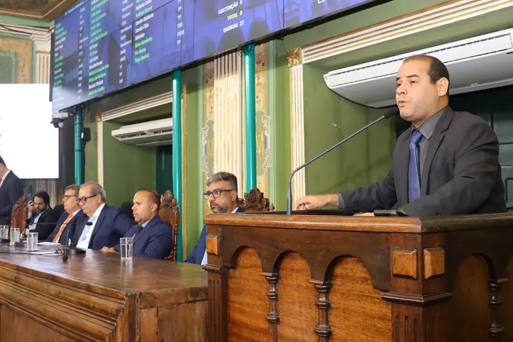 Vereador Randerson Leal durante discurso