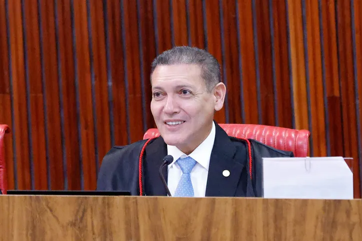 Ministro Kassio Nunes Marques presidindo o TSE