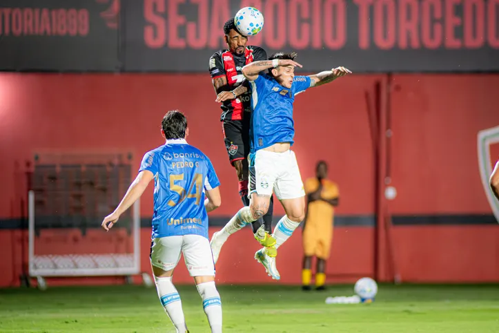 Mateus Silva foi o autor da assistência para o gol do Vitória