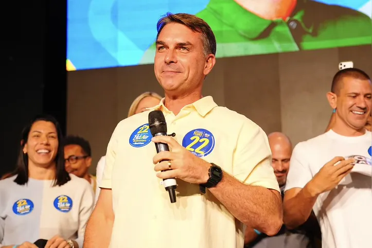 Flávio Bolsonaro concorre à presidência da República