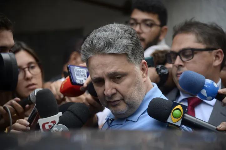 O ex-governador do Rio, Anthony Garotinho, é liberado do presídio de Benfica onde foi preso, durante a Operação Secretum Domus