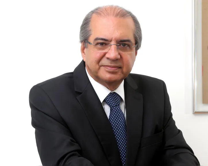 Rosângela e Roberto Sá Menezes, entre carinho, família e a celebração de mais um ano de vida