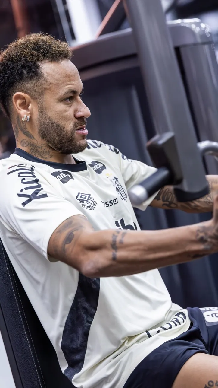Neymar treinando no CT Rei Pelé