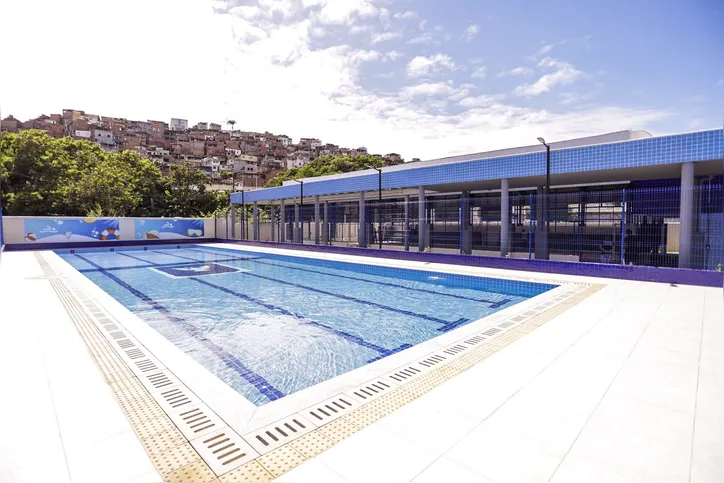 Com investimentos em infraestrutura, novas unidades de ensino passam a oferecer áreas esportivas, auditório e piscina