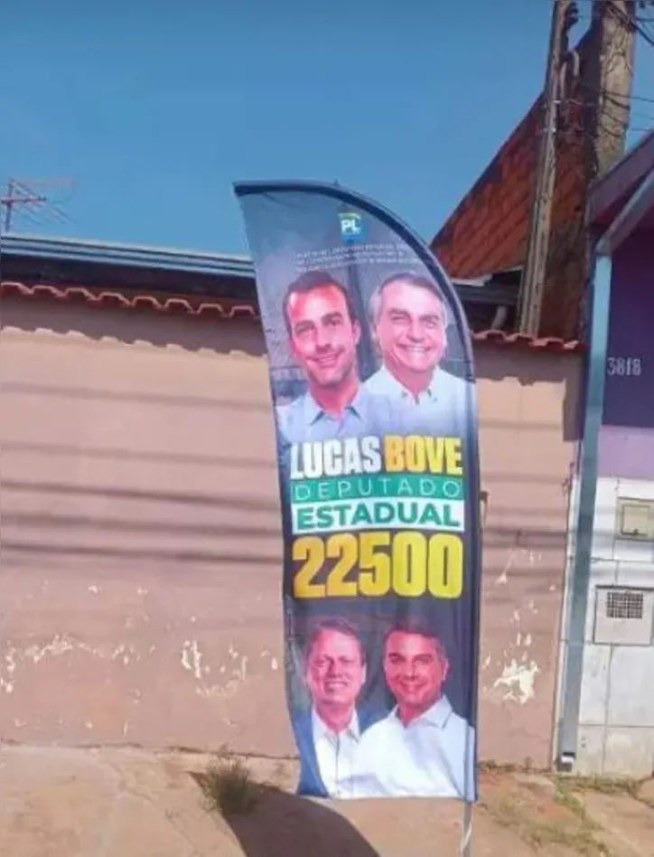 Wind Banner de Lucas Bove com Bolsonaro