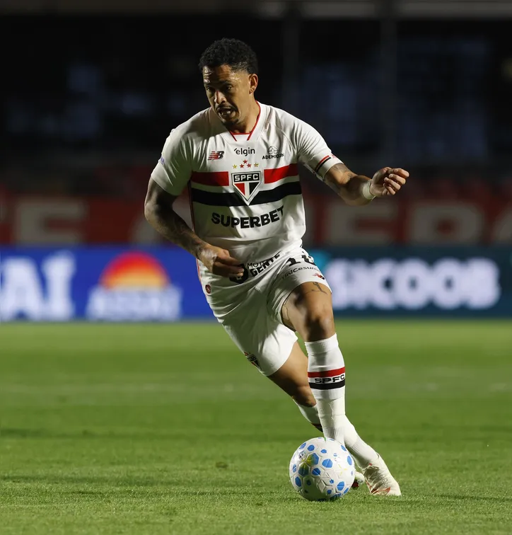 Luciano em ação pelo São Paulo