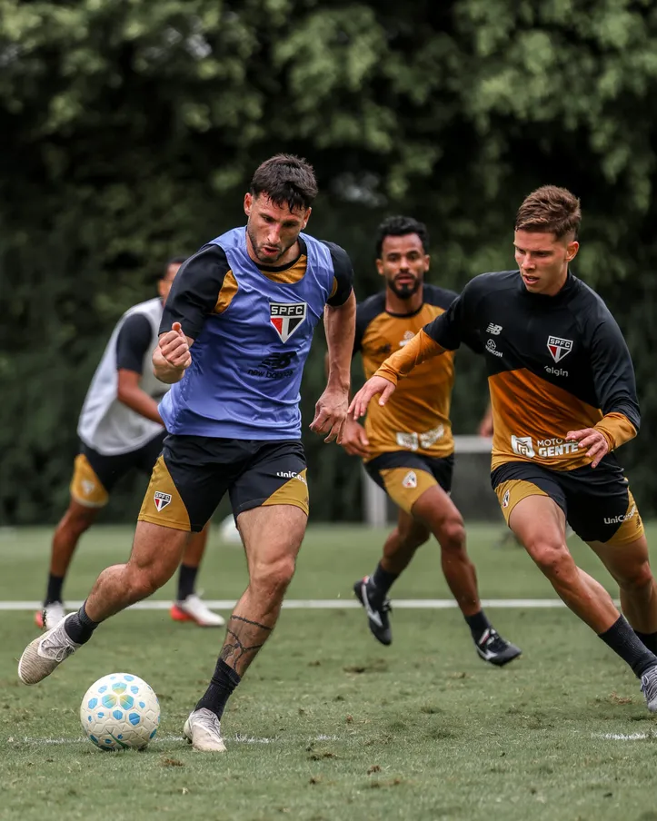 Calleri em treino pelo São Paulo