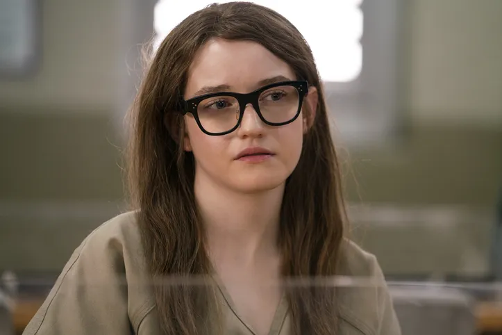 Julia Garner como Anna Delvey
