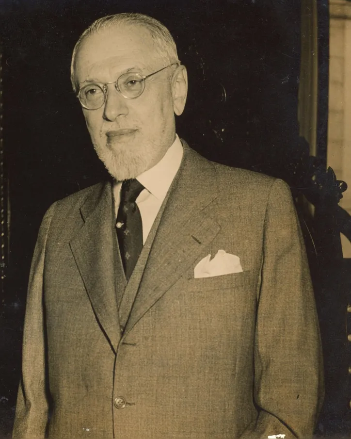 Simões Filho em 1951 quando era ministro da educação e saúde