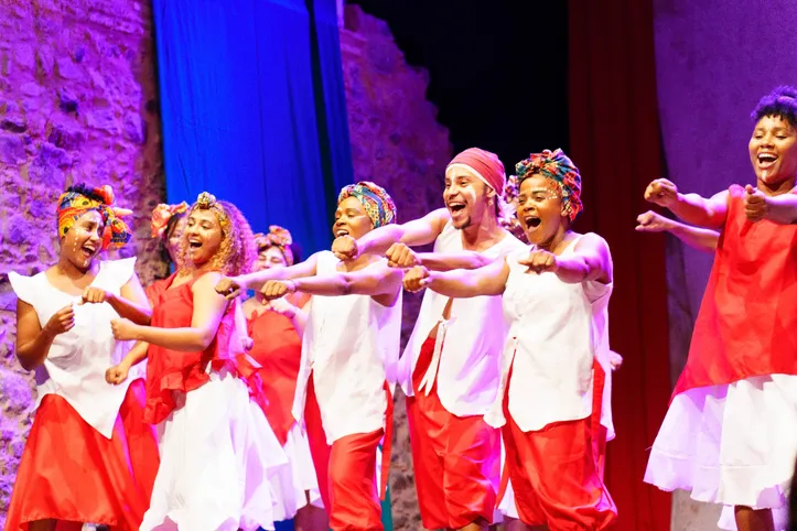 Cia Suburbando de Teatro apresenta o espetáculo Mwana Erê em Salvador