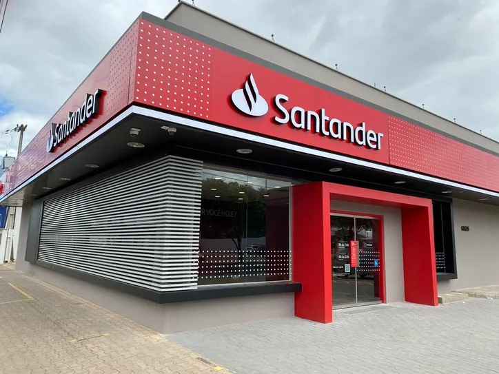 Santander encerra cartões American Express no Brasil