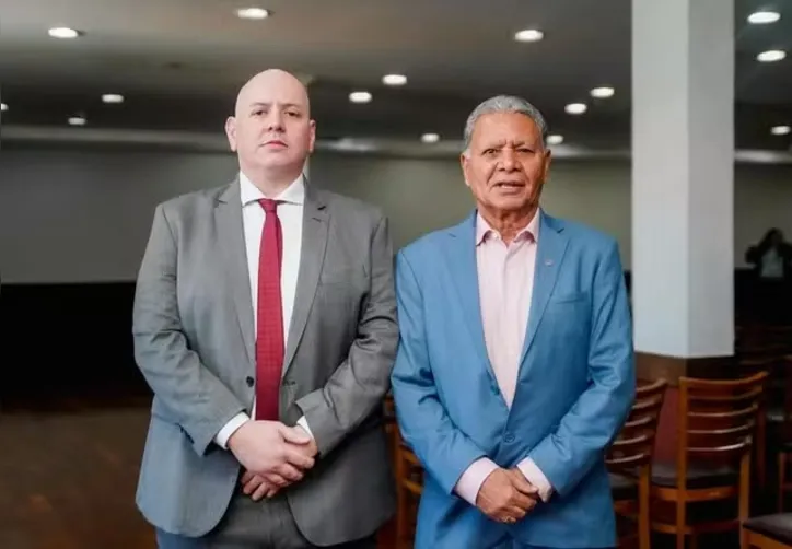Carlos Eduardo Pedroso (à esquerda), presidente do Conselho do Juventus, e Tadeu Deradeli, presidente do clube