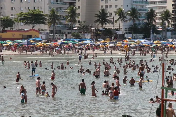 Guarujá prevê cobrar taxa ambiental de turistas a partir de 2027
