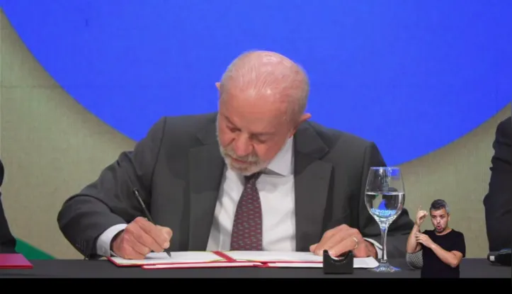 Lula realizou a assinatura da MP nesta sexta