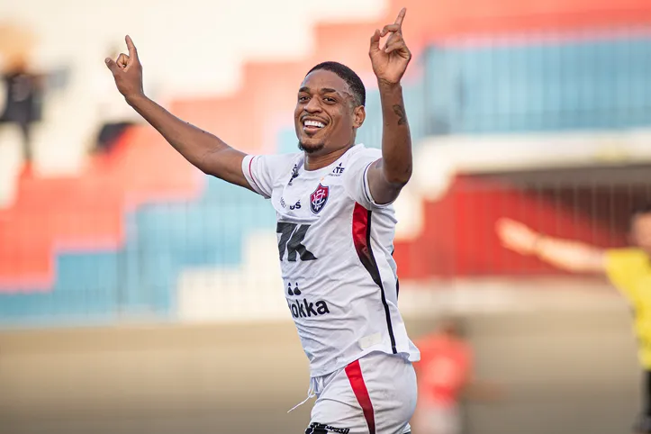 Lawan, agora ex-atacante do Vitória