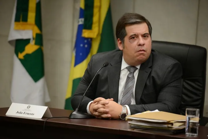 João Ernesto em O Candidato Honesto