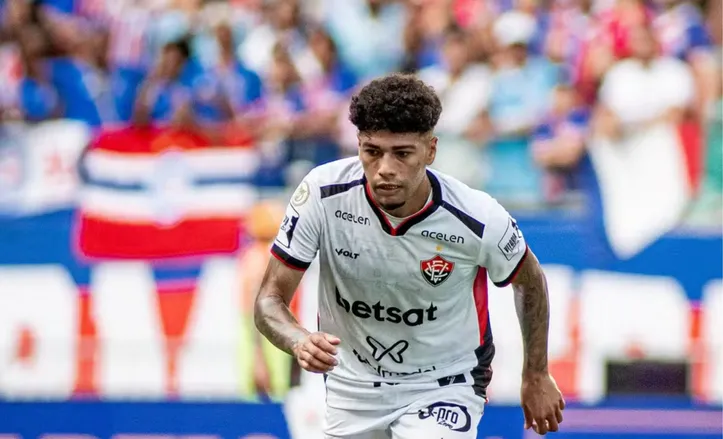 Filipe Machado em campo pelo Vitória
