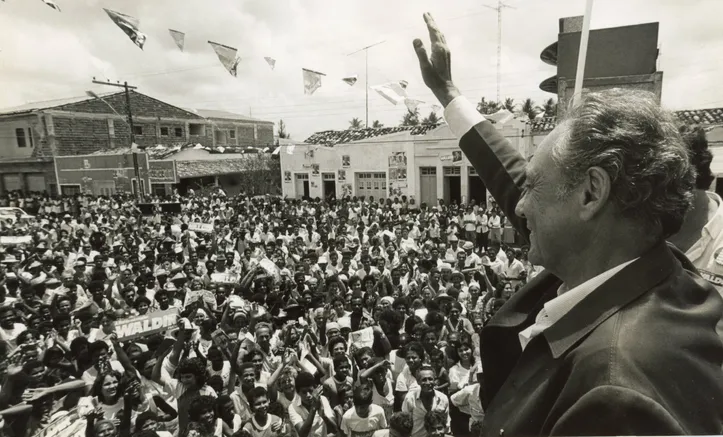 Waldir Pires durante campanha eleitoral para o governo da Bahia em 1986