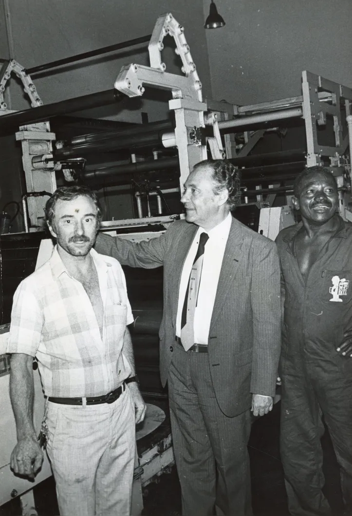 Visita do então ministro Waldir Pires ao setor industrial de A TARDE