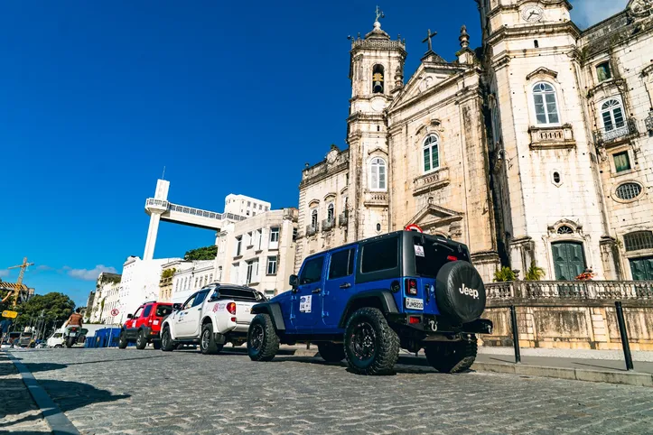 Rally Salvador percorre ruas e pontos turísticos da capital em prova de regularidade com ação solidária.