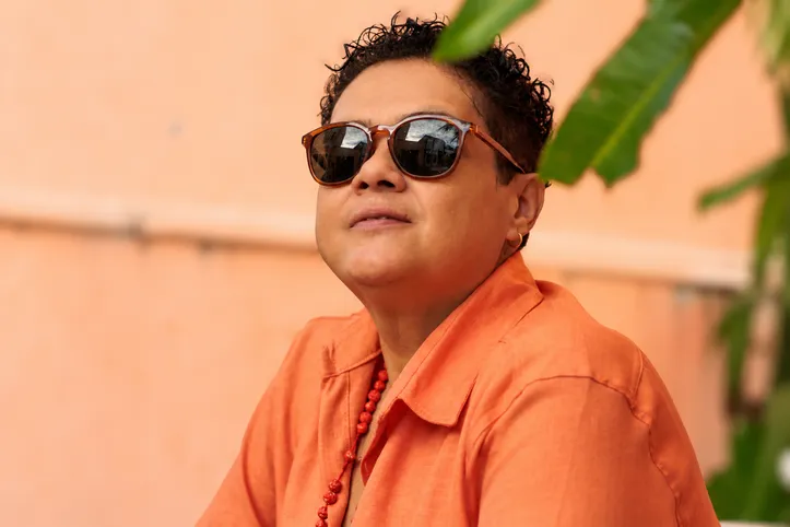 Juliana Café apresenta repertório de samba e MPB no Patubar, no Santo Antônio Além do Carmo.