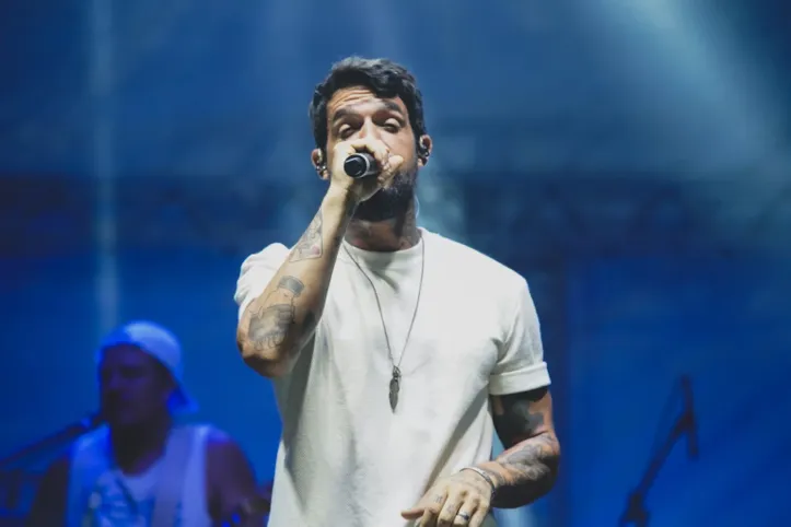 Pedro Pondé se apresenta ao lado de Remind e Duo Star em noite de música ao vivo no Astro Bar, na Pituba.