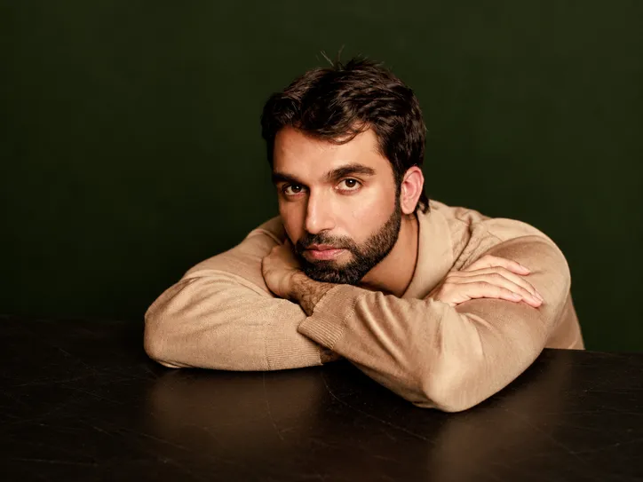 Silva celebra 15 anos de carreira com o espetáculo “Silva Canta / Canta Silva”, no Teatro Castro Alves.