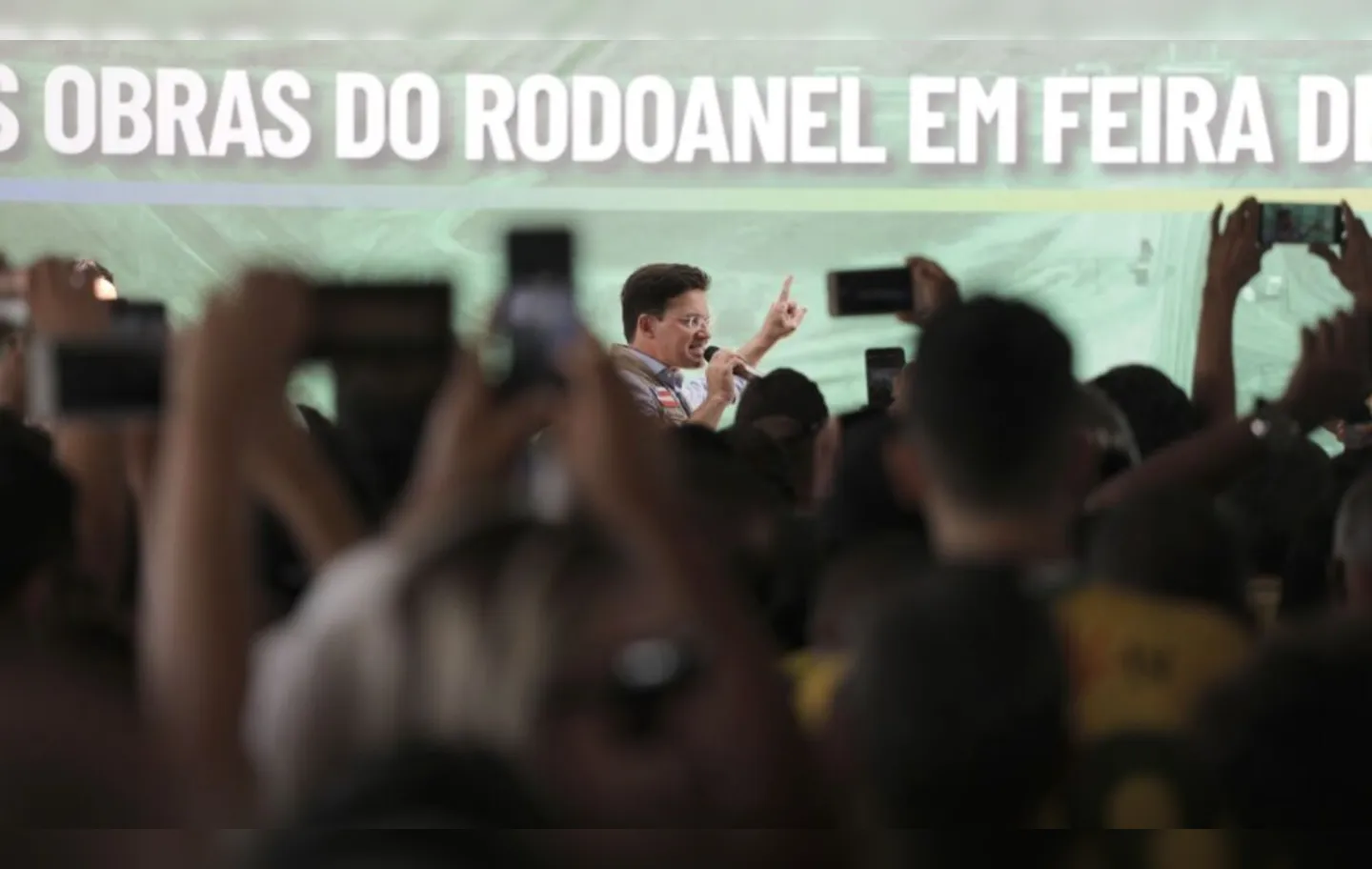 Imagem ilustrativa da imagem Bolsonaristas aplaudem João Roma e vaiam Colbert Martins