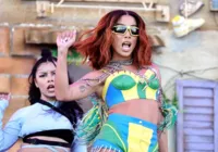 Anitta leva público do Coachella à loucura com show agitado