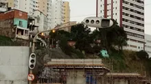 Imagem ilustrativa da imagem Apagão em semáforos causa congestionamento em Salvador