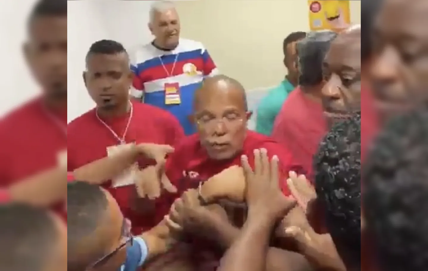 encontro territorial entre os correligionários do PT na Bahia foi marcado por confusão e tumulto envolvendo o vereador Luiz Carlos Suíca e outro petista