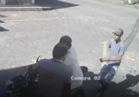 Vídeo: funcionário da SKY é agredido e tem moto roubada em assalto