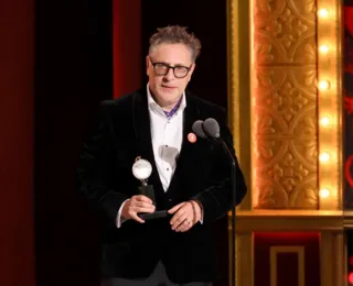 Peça sobre o antissemitismo triunfa no Tony Awards