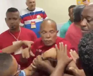 Vídeo: Encontro territorial do PT termina em confusão e é adiado