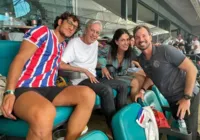 Caetano Veloso assiste jogo do Bahia na Arena Fonte Nova