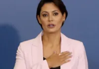 Michelle ironiza pronome neutro para atacar Lula e Silvio: “bandides"