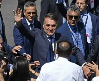 Bolsonaro é recebido com aplausos e gritos por apoiadores argentinos
