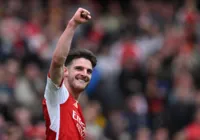 Arsenal vence Bournemouth e se mantém na liderança da Premier League