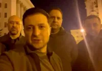 Rússia emite mandado contra presidente ucraniano Volodimir Zelensky