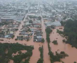 Com dez mortos, Bolsonaro se solidariza com vítimas das chuvas no RS