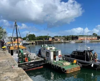 Mais 700 kg de cocaína são achados em embarcação na Baía de Aratu