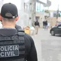 Nove homens são presos com seis veículos roubados em Simões Filho imagem