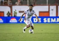 Após comemorar gol, volante é amarelado e não encara o Criciúma