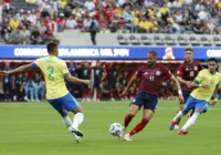 Após empate, Danilo discute com torcedor e Neymar aparta situação
