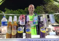 Com variedades de licor, ambulante quer zerar estoque de bebida