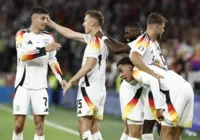 Dentro de casa, Alemanha derrota Dinamarca e avança às quartas da Euro