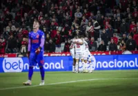 É o Esquadrão, não tem jeito! Tricolor atravessa o Furacão